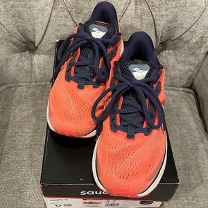 Saucony Triumph 19 running shoes 8.5